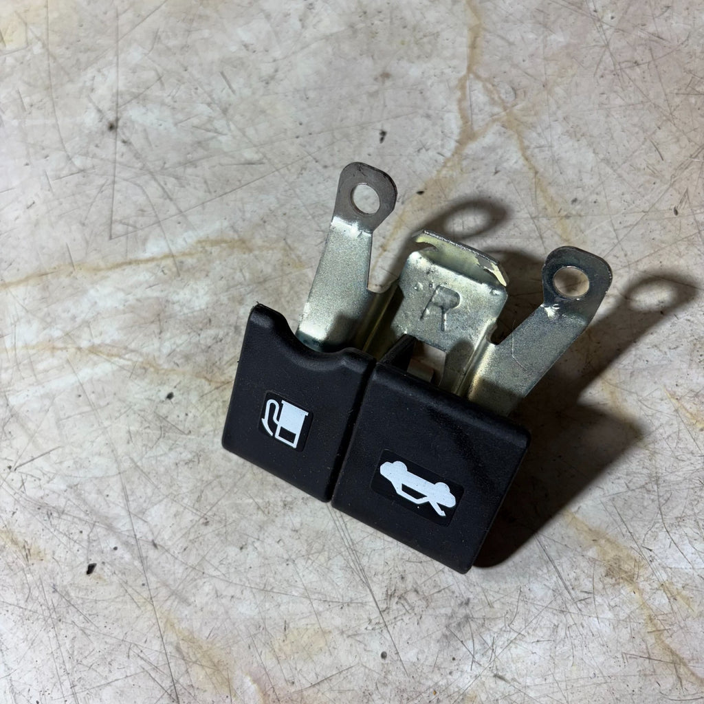 NISSAN PULSAR MK3 BONNET RELEASE FUEL FLAP DOOR CONTROL SWITCH 2015