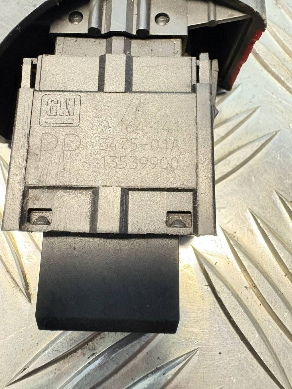Vauxhall Opel Vorsa C Hazard Light Switch Gm 9164141/13539900