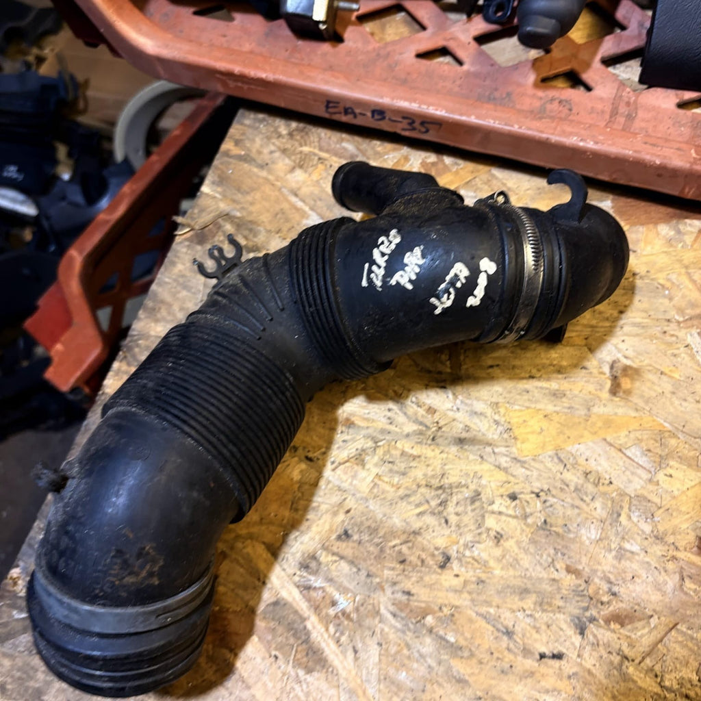 VW AUDI SEAT SKODA TURBO INTAKE AIR PIPE | 3C0129654 | 2008