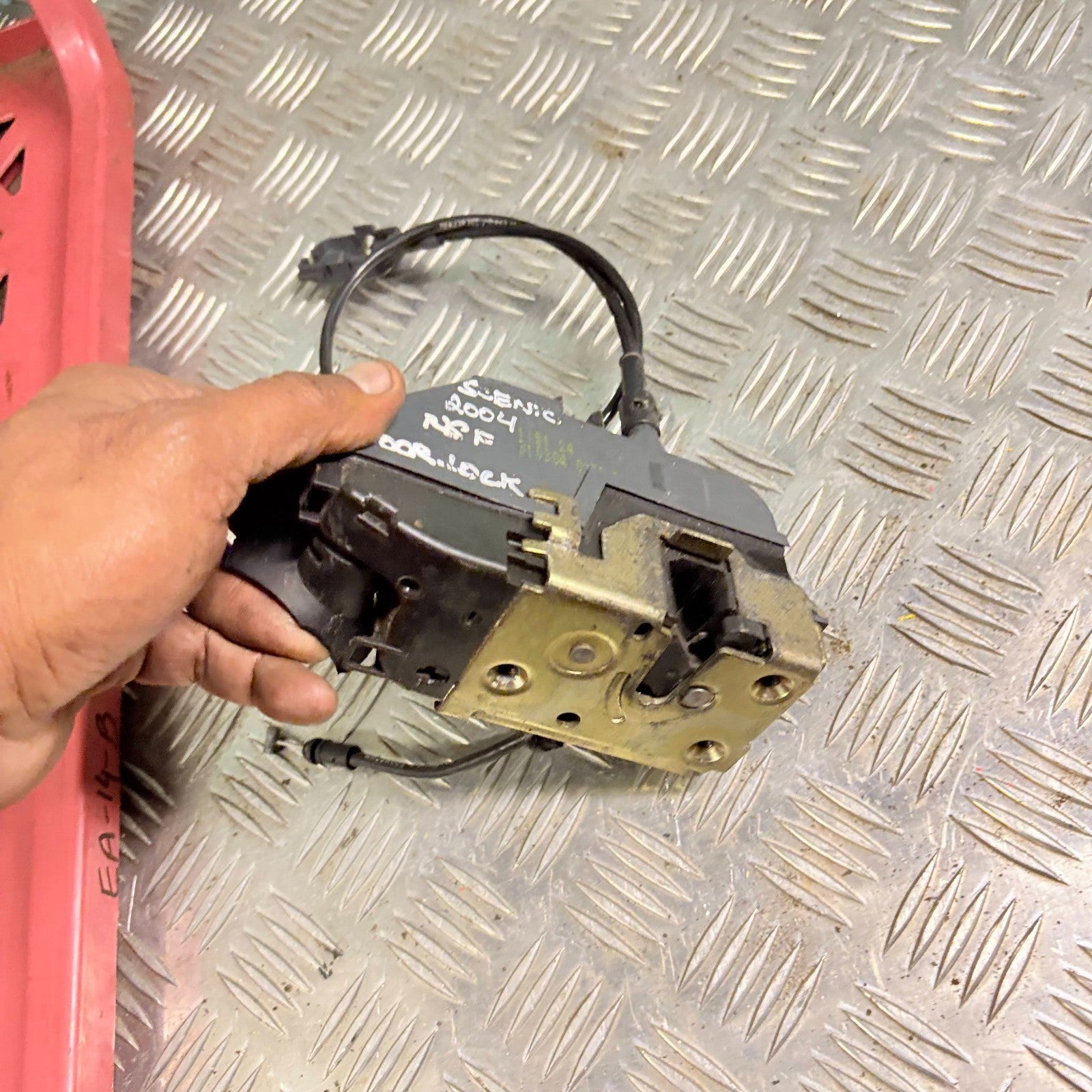Renault Scenic 2004 NSF Passenger Front Door Lock Latch Mechanism