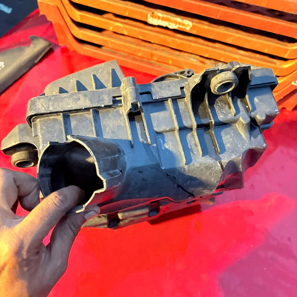 NISSAN PRIMASTAR AIR FILTER BOX HOUSING 8200760899 MK2 2011