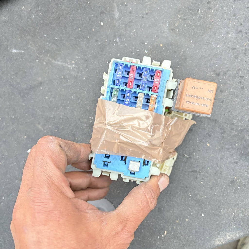 Range Rover Evoque L538 Rear Fuse Box 6G9T14K131DB 5M5T14B192CA 2011-2018