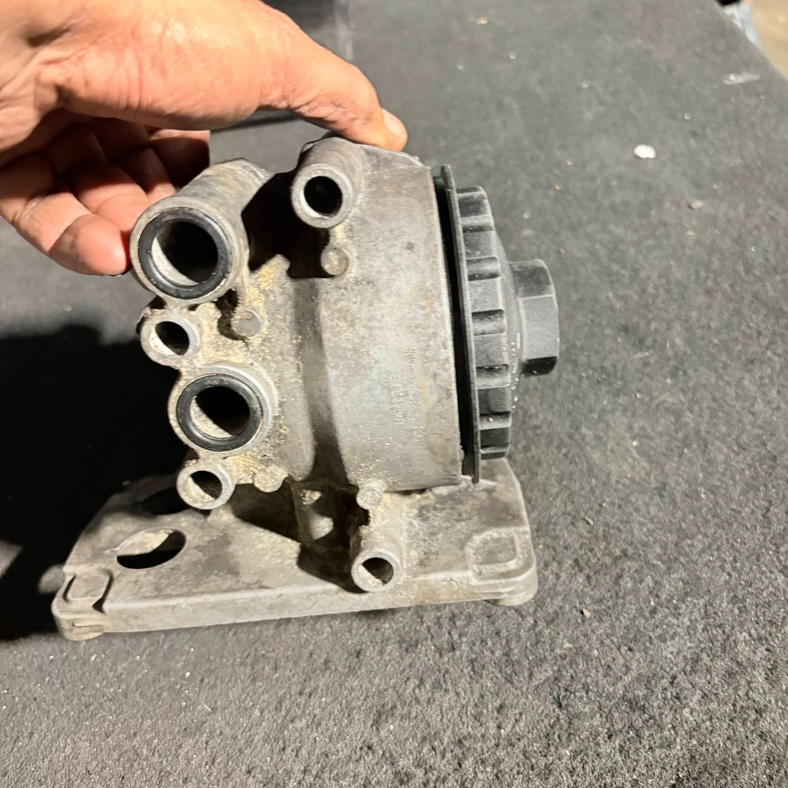Ford Mondeo Mk3 00-07 Transit MK6 00-06 Oil Cooler Housing 1C1Q-6B624-AB