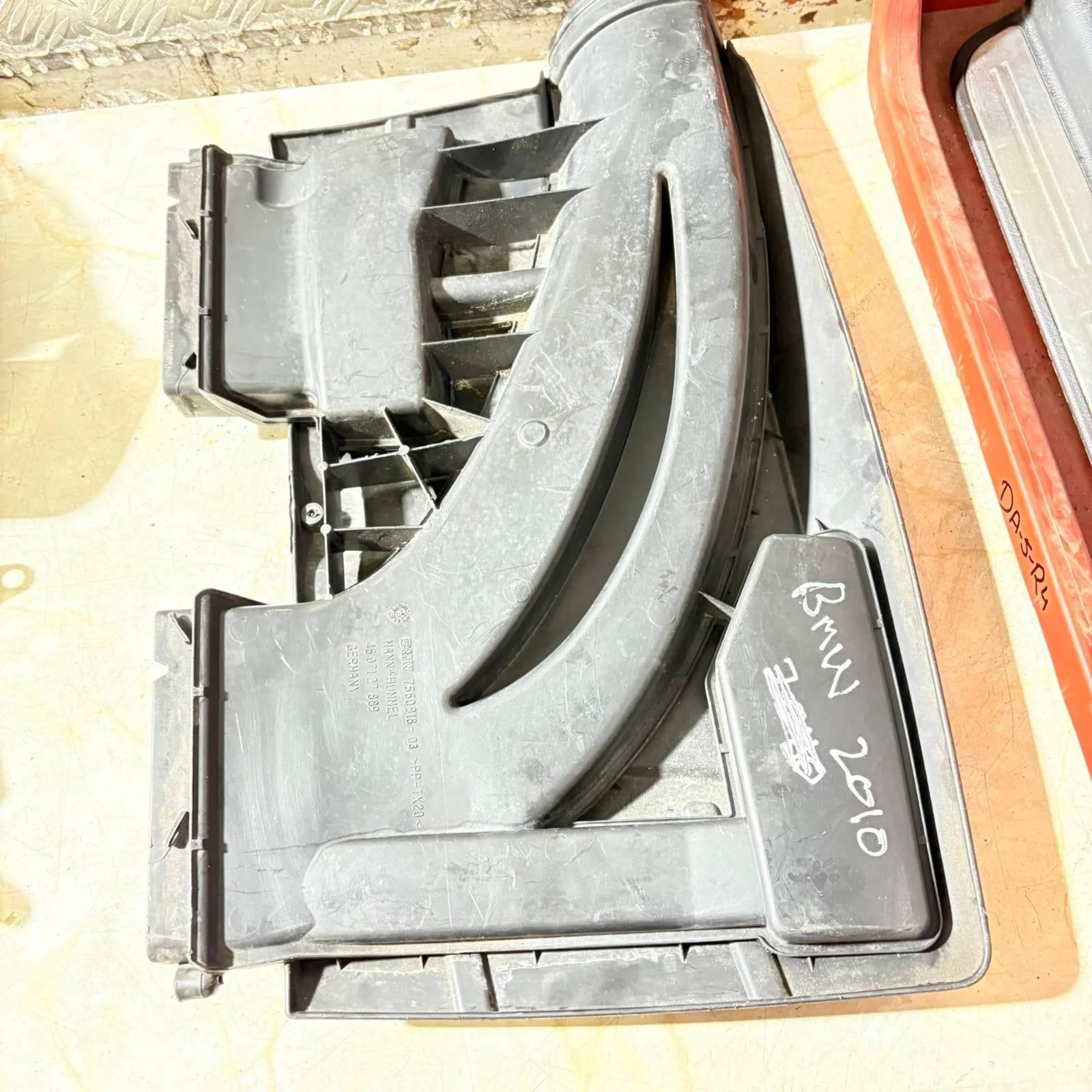 BMW 3 Series E90 E92 E93 06-13 Petrol Engine Air Intake Manifold Cover 7560918
