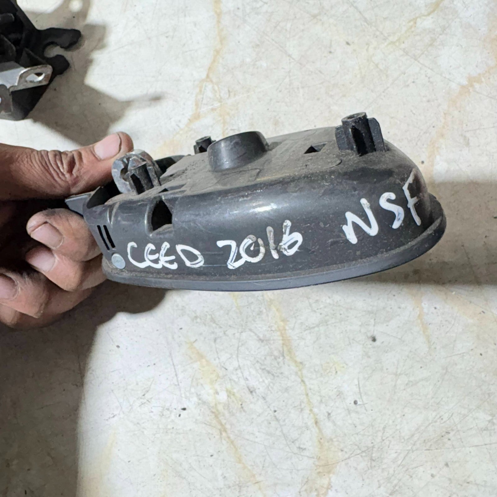 KIA CEED MK2 FRONT LEFT PASSENGER SIDE INTERIOR DOOR HANDLE 2012-2018