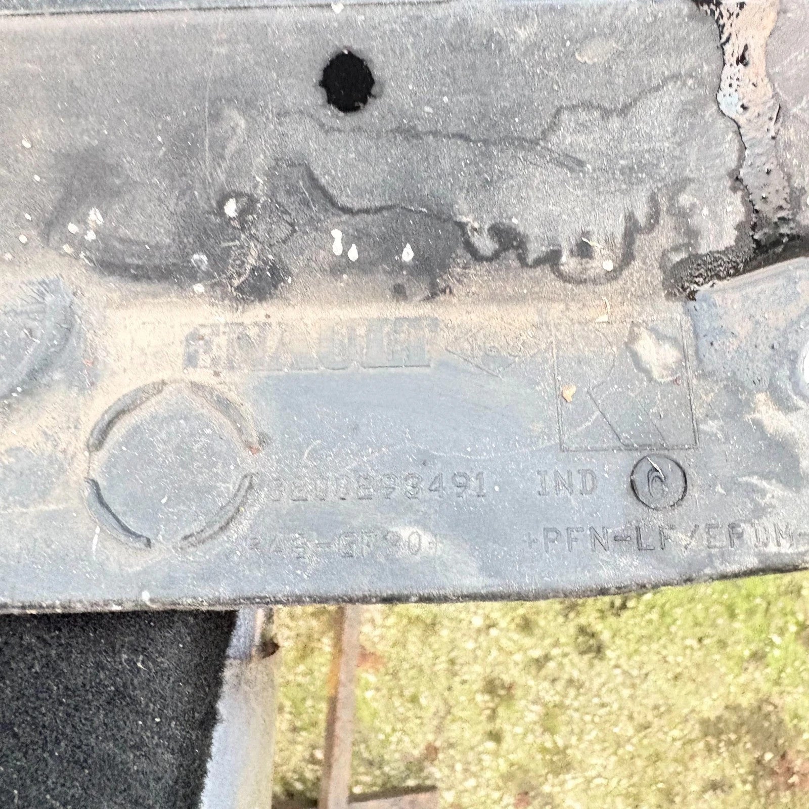 Renault Clio Mk3 2011 Front scuttle wiper panel trim 8200293491