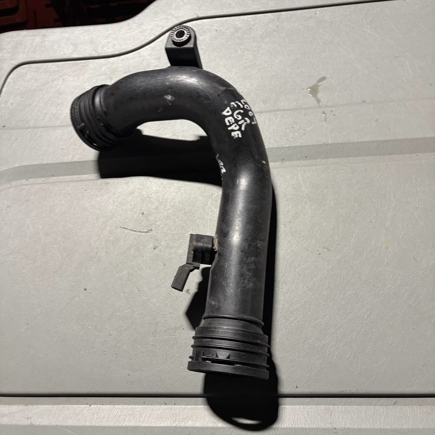 VW Passat B6 05-10 2.0 TDI Turbo Intercooler Pipe Hose 1K0145770D