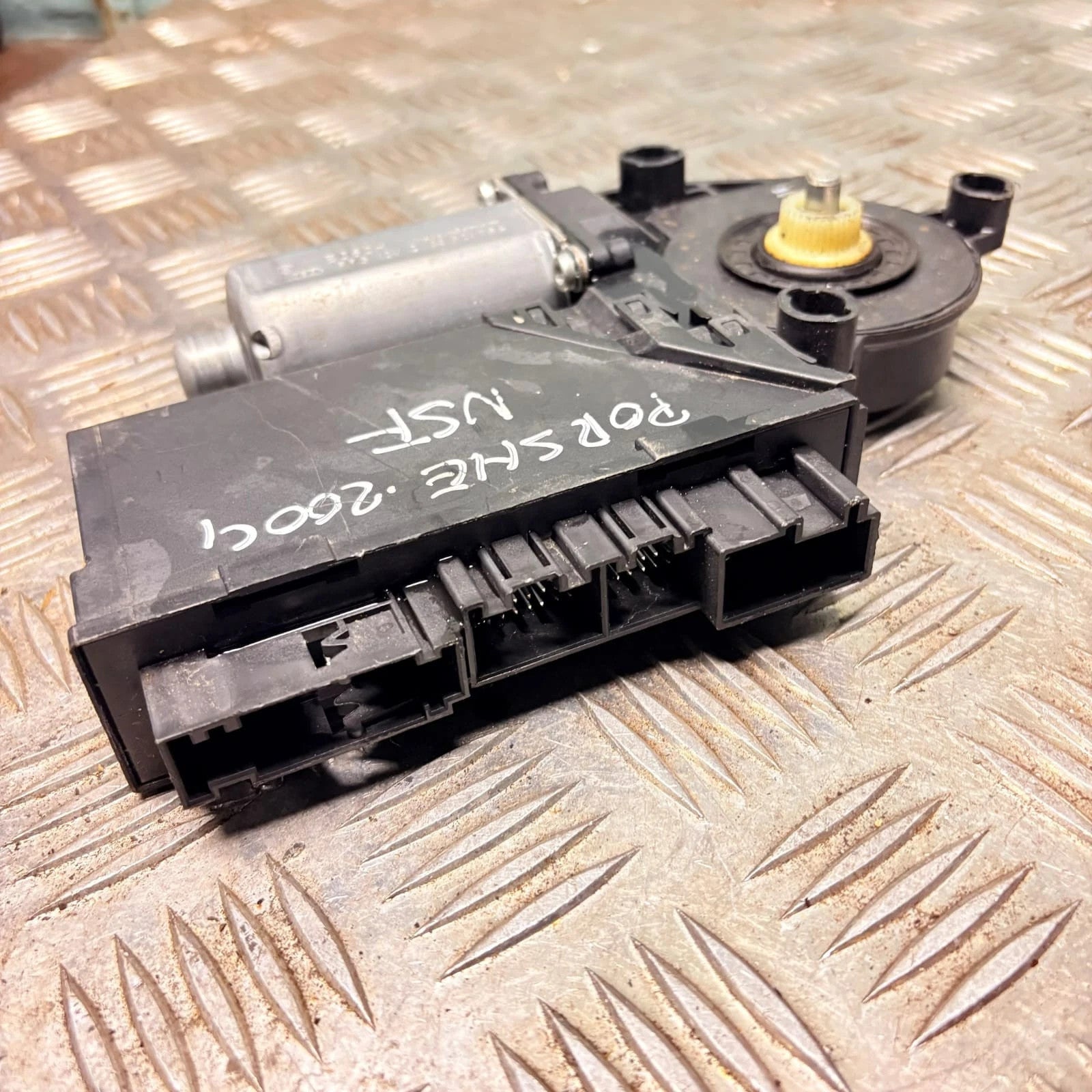 Porsche Cayenne 955/957 2003-2010 RHD Front Passenger Window Motor 3D2959792E