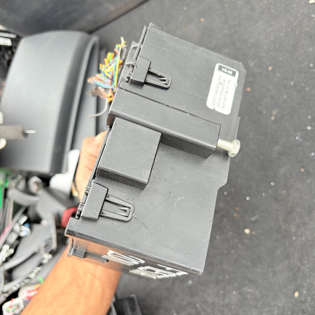 2011 Ford Fiesta Fuse Box 8V5T-14A005-DKE