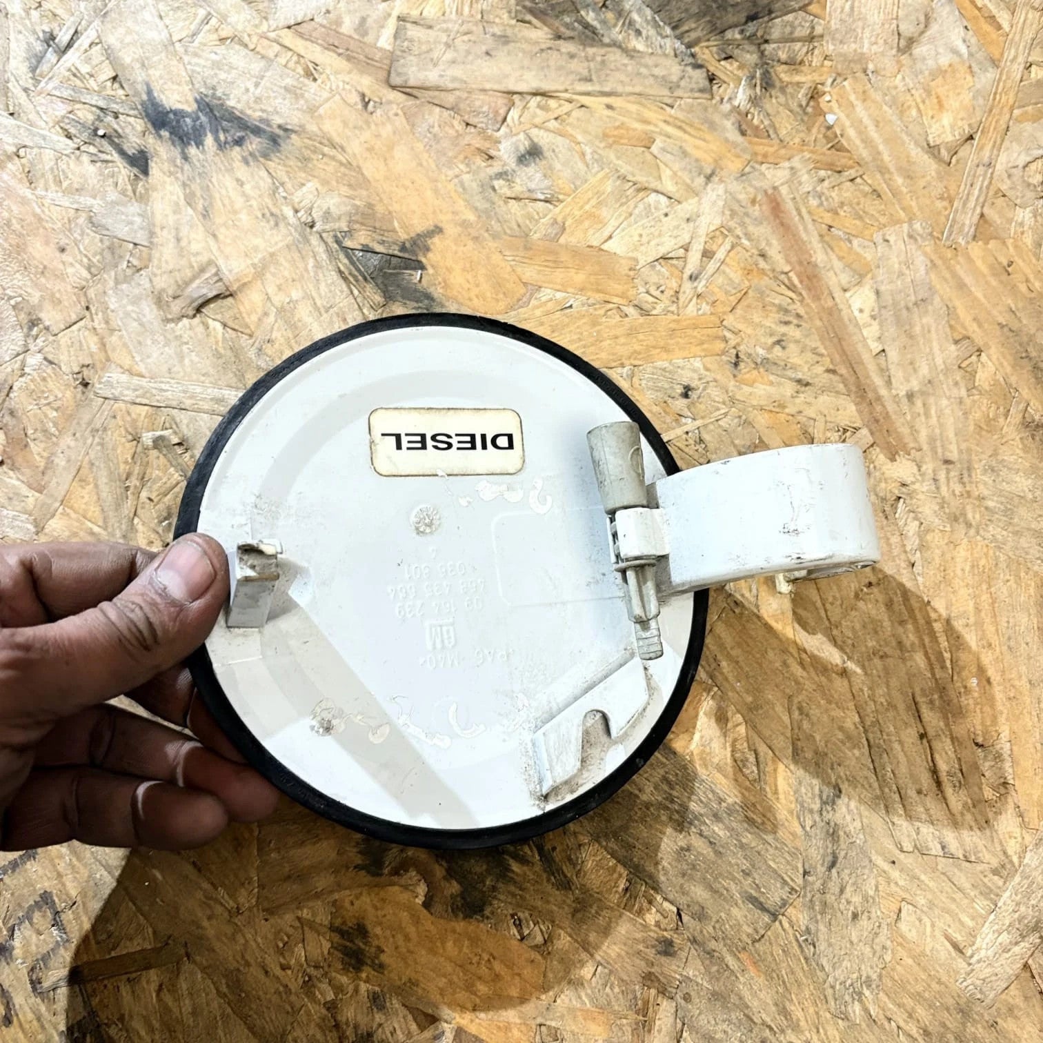 2002 VAUXHALL CORSA FUEL FILLER FLAP WHITE 3 DOOR HATCHBACK 09164239