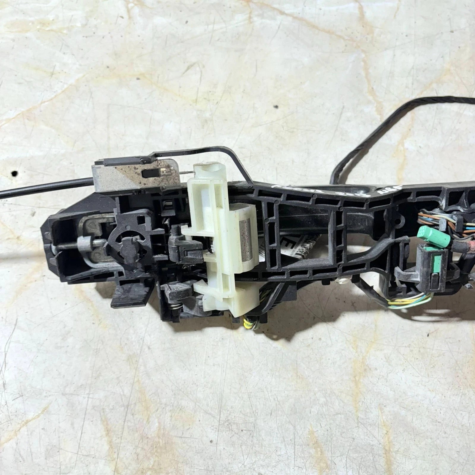 2013 FORD FOCUS PASSENGER SIDE FRONT LEFT OUTER DOOR HANDLE BV6T-14F302