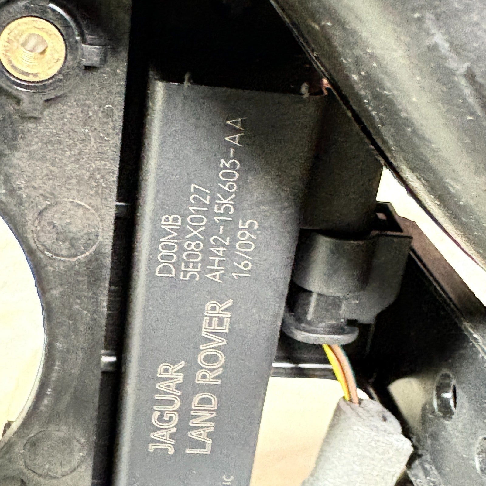 JAGUAR XE X760 2015-2019 CENTRE CONSOLE ARMREST TUNNEL SUB STRUCTURE FRAME BASE