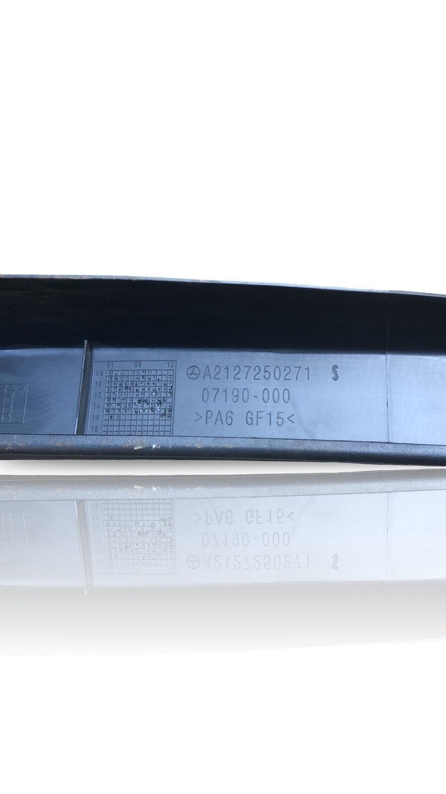 Mercedes-Benz E W212 Right Front door glass trim A2127250271 PUM26078