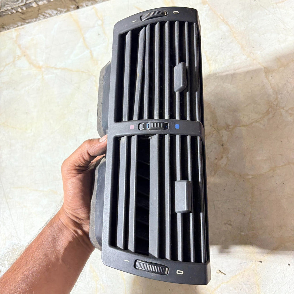 BMW X5 E53 2000-2006 Centre Dashboard Air Vent 8402221