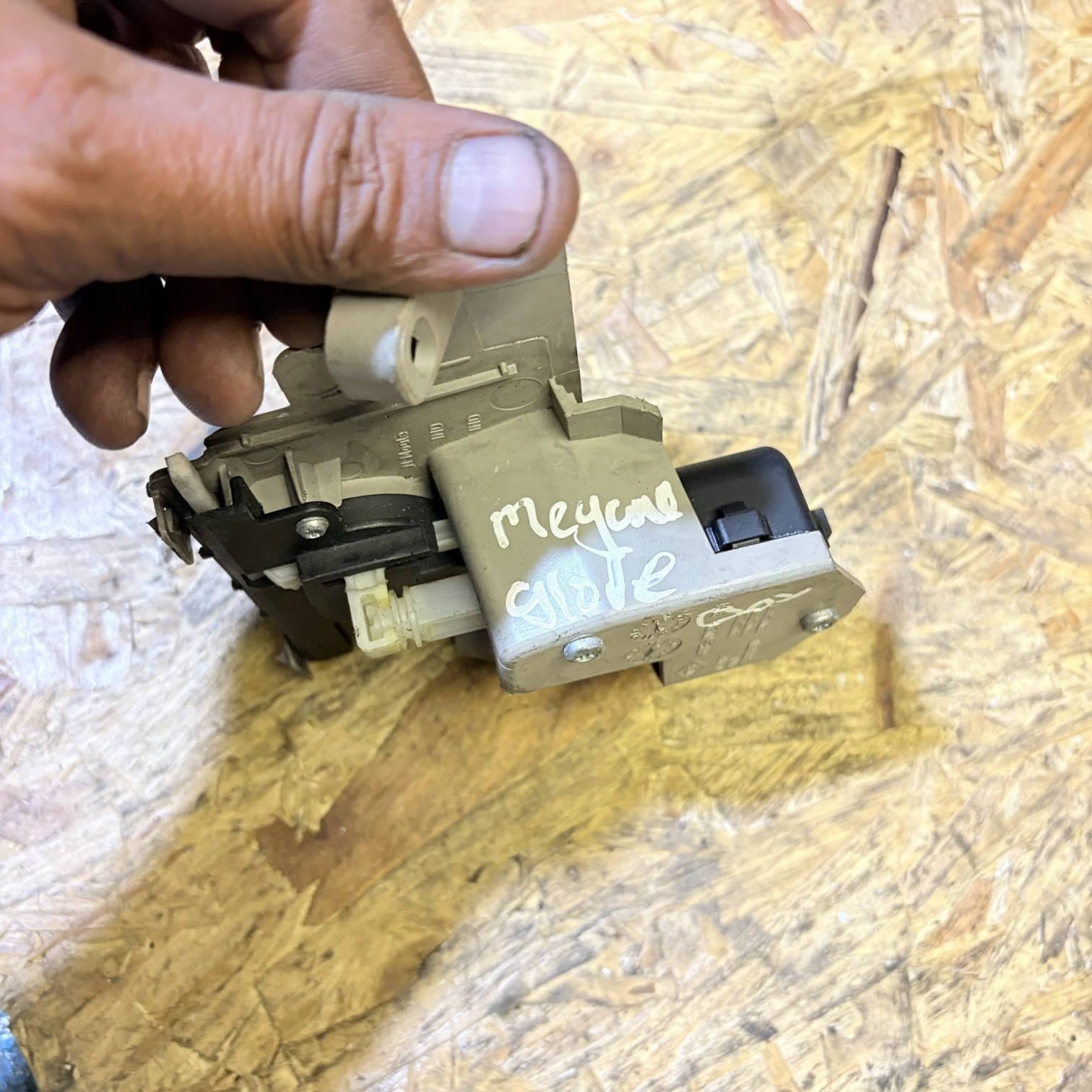 Renault Megane MK2 CC Convertible Glove Box Lock Solenoid Latch 8200247629 03-09