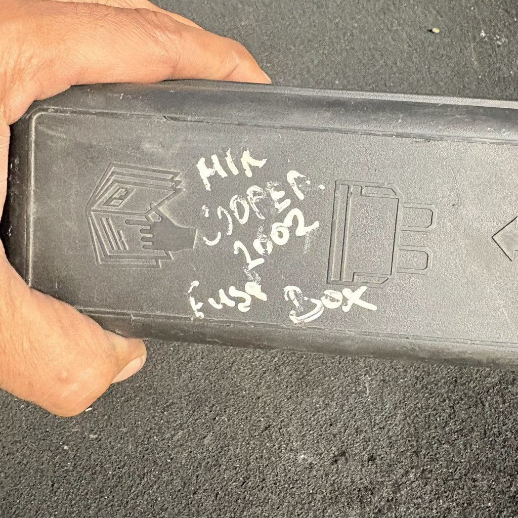 MINI Cooper R50/R53 03-06 R52 Conv 04-08 Engine Fuse Box Cover 61136906606