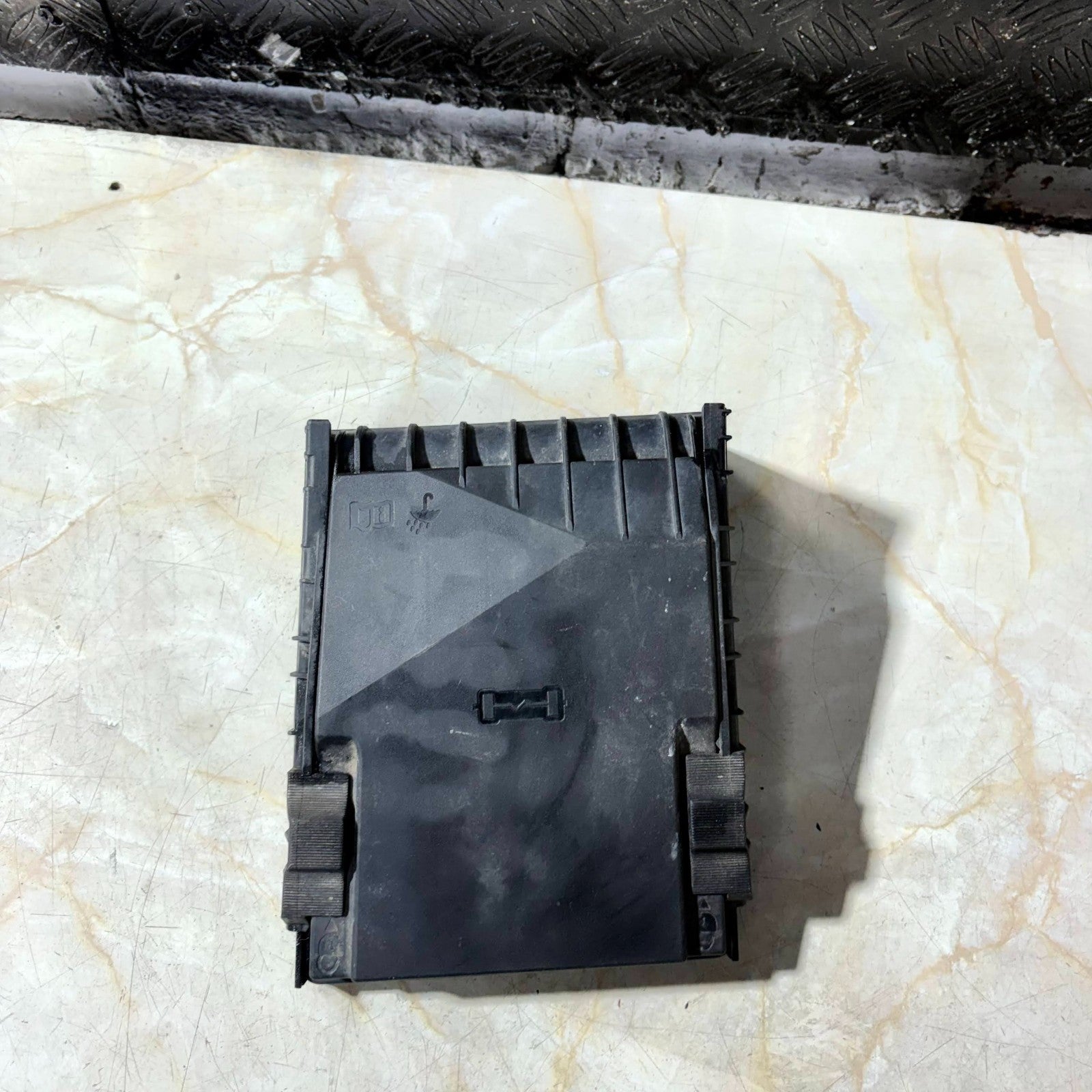 VW GOLF MK5 JETTA AUDI A3 03-09 ENGINE BAY FUSE BOX LID COVER 1K0937132F