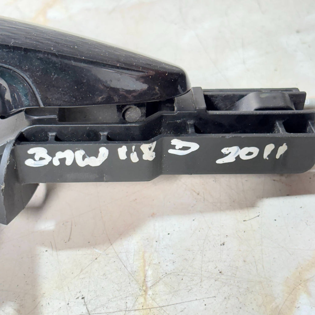 BMW 118D DOOR HANDLE (N/S/F) DRIVERS EXTERIOR 2011