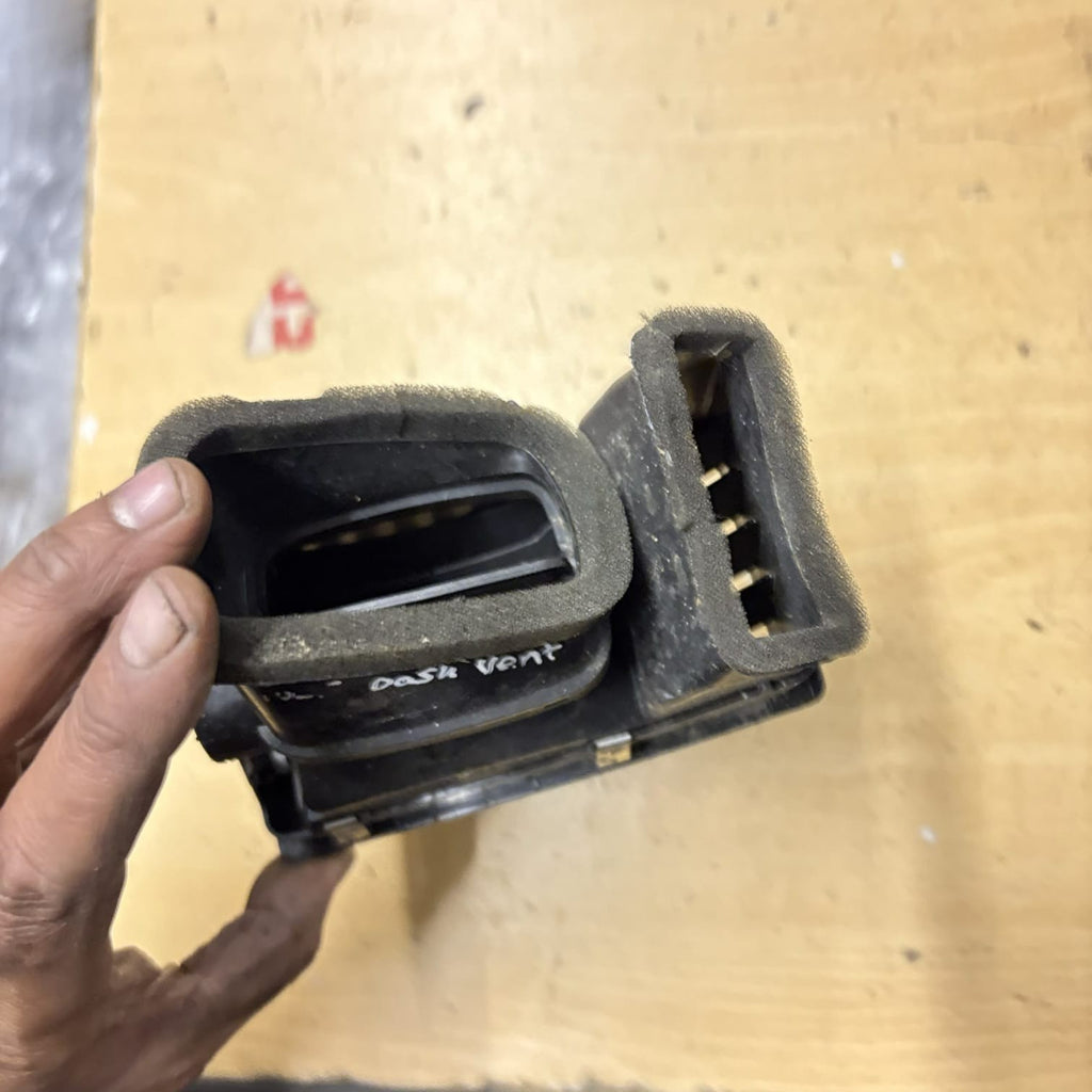 VW Polo 9N3 Driver Front Dashboard Air Vent 2006-2009 6Q0819703