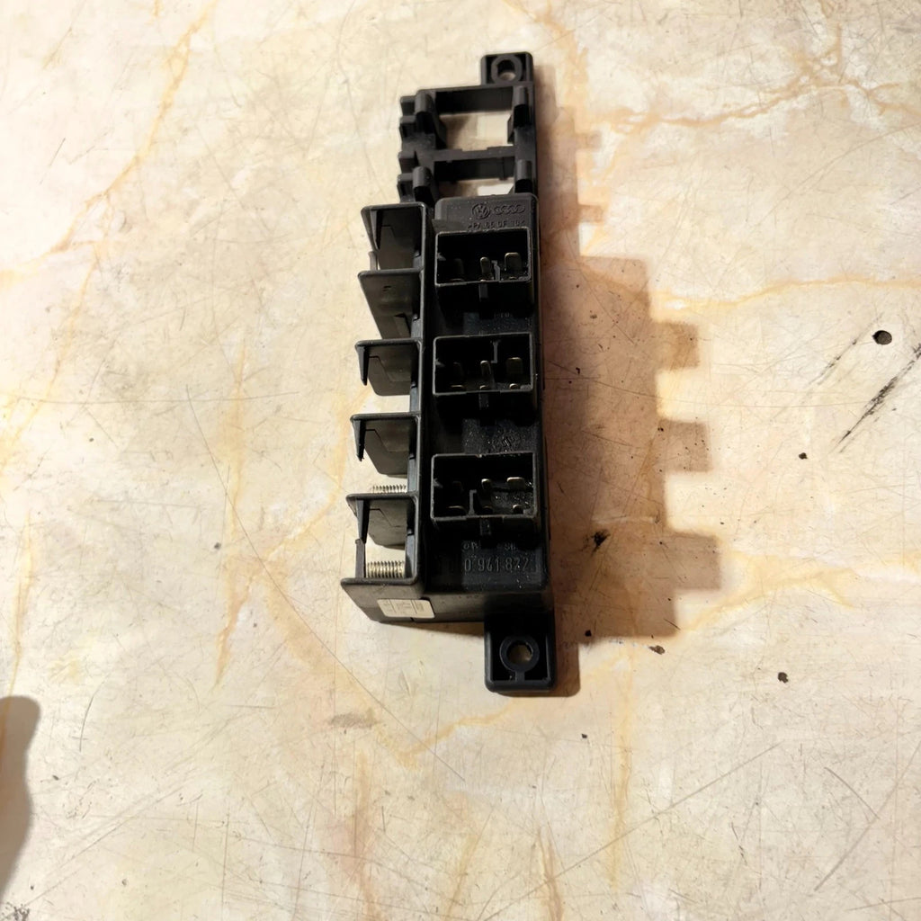 VW Audi Seat Skoda 1996-2006 Dash Fuse Box Relay Holder 8L0941822