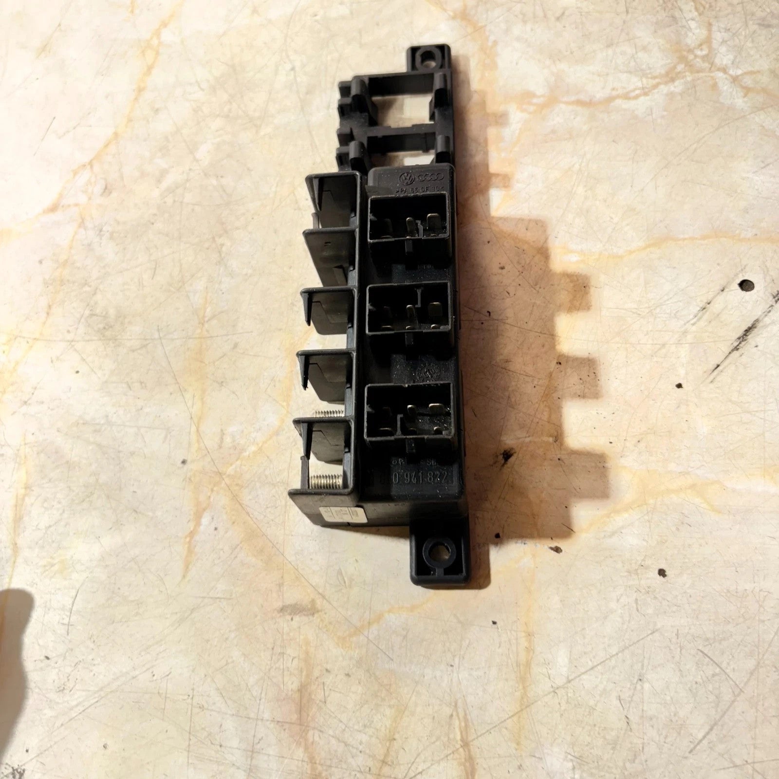 VW Audi Seat Skoda 1996-2006 Dash Fuse Box Relay Holder 8L0941822