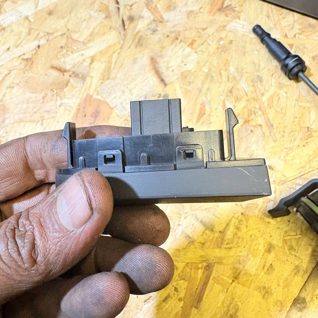 Nissan MICRA K14 Induction Charger