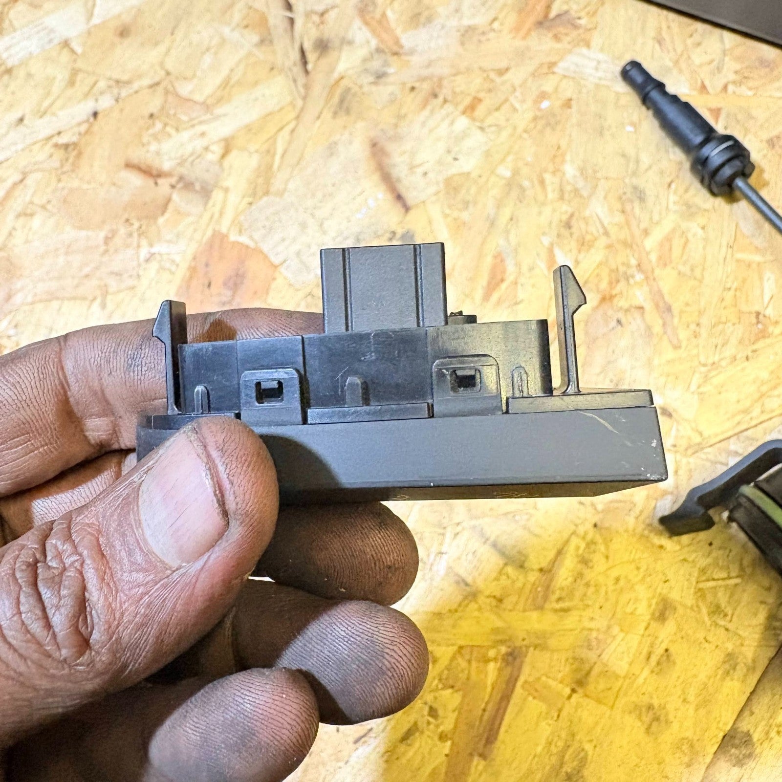 Nissan MICRA K14 Induction Charger
