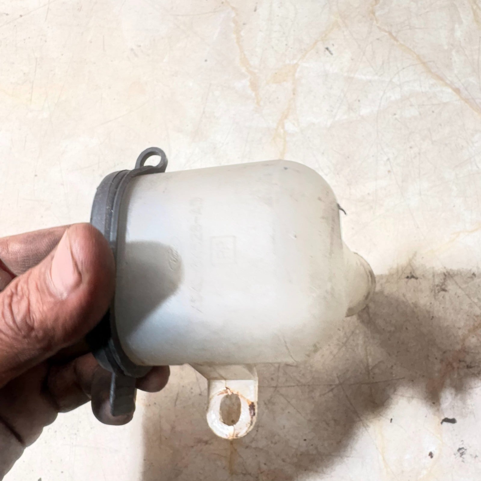XS41-8K528-AD Ford Focus Mk1 Washer Bottle Reservoir  2001-2004 Hatchback