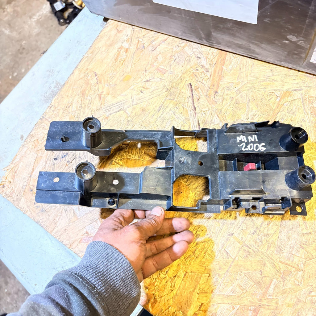MINI Cooper Handbrake Bracket 51167131830 7131830 R50 R53 04-06 R52 05-08