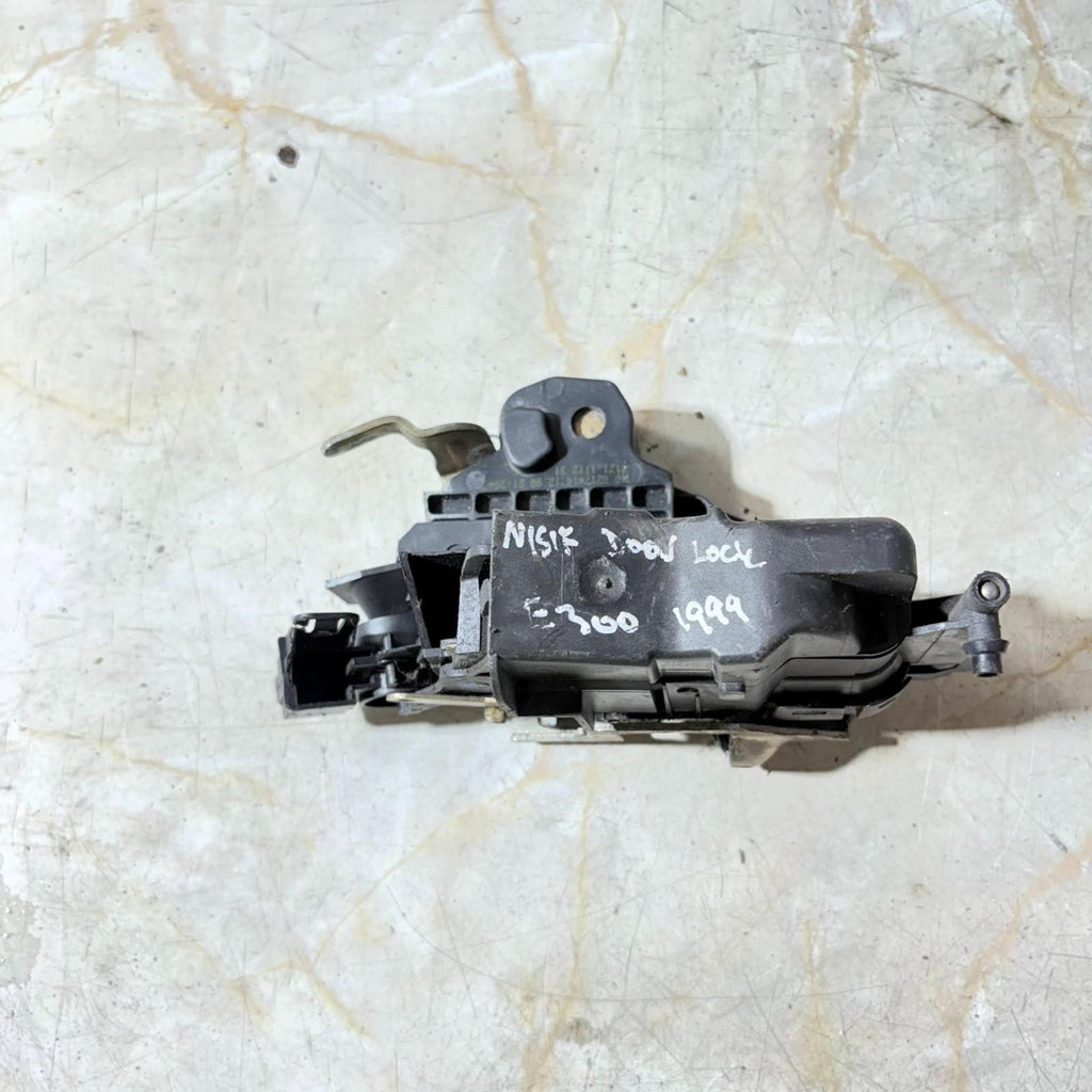 1995-2001 MERCEDES E300 NEARSIDE PASSENGER FRONT CENTRAL LOCKING UNIT