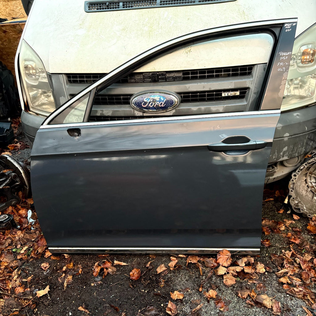 VOLKSWAGEN PASSAT B8 ESTATE PASSENGER SIDE FRONT BARE DOOR