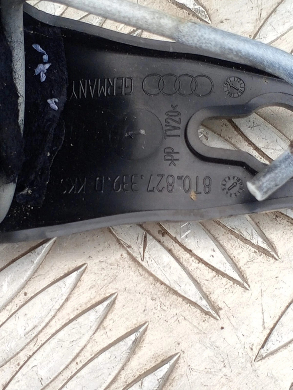 Audi A4 8K B8 Boot Opening Spring and Trim Cover 8T0827339D