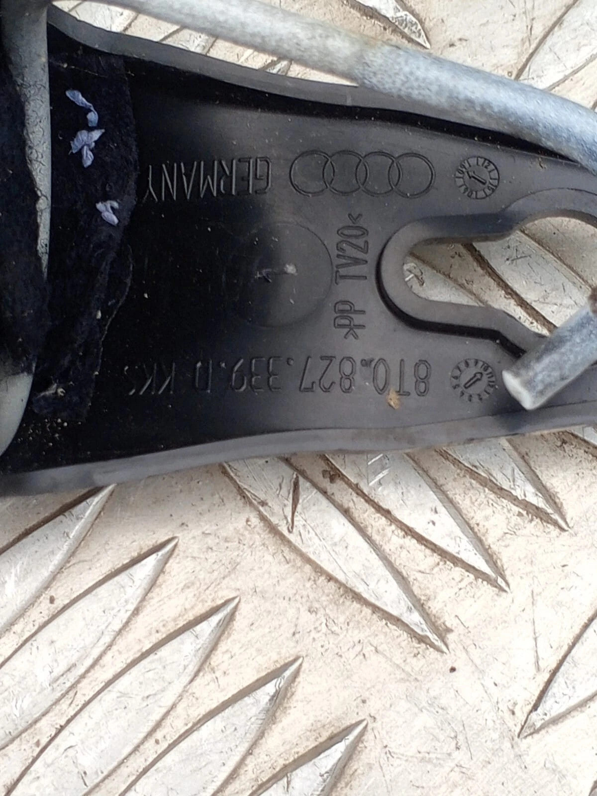 Audi A4 8K B8 Boot Opening Spring and Trim Cover 8T0827339D