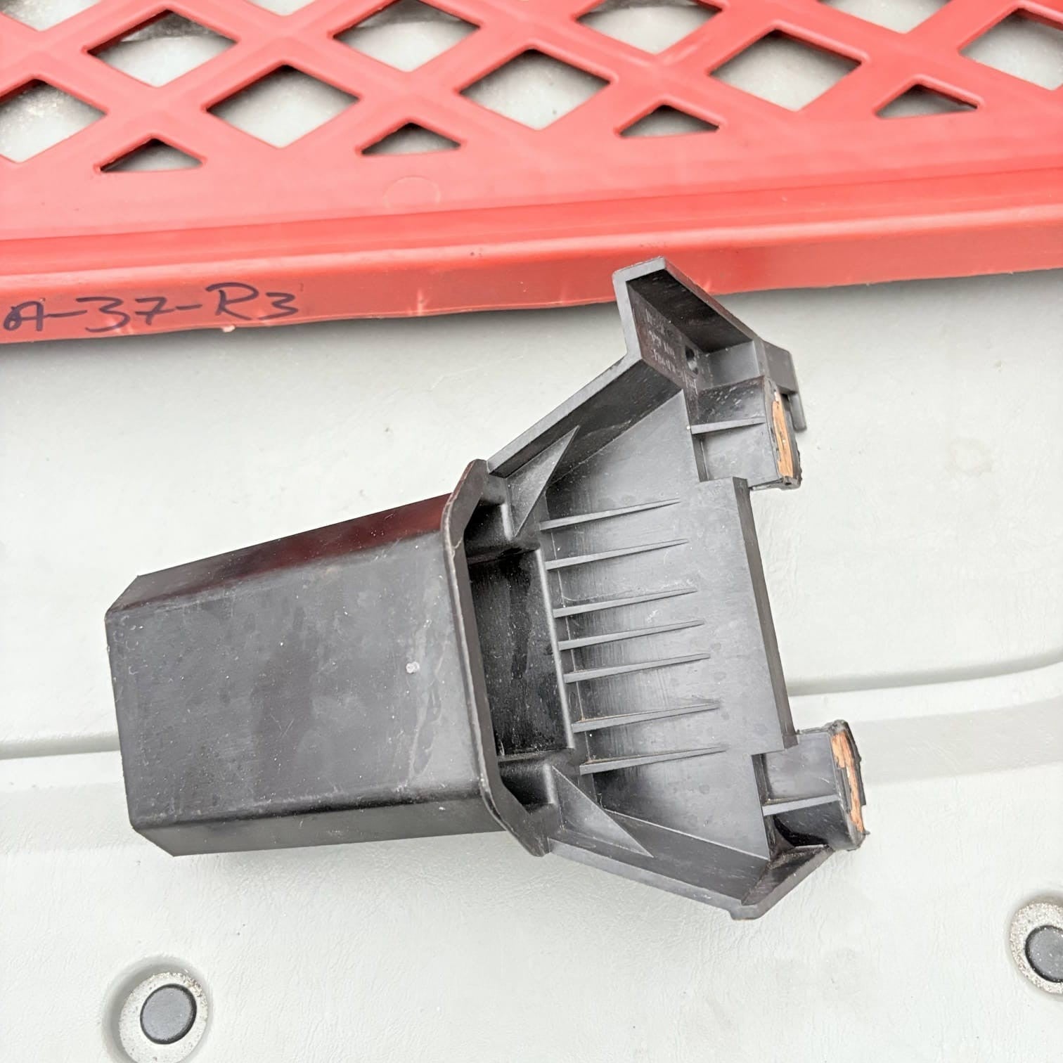 Nissan Juke F15 MK1 Centre Console Handle Bracket Trim 96990-1KE0A 2010-2019