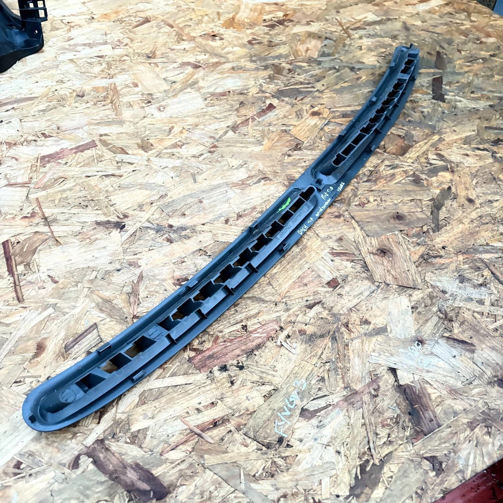 Fiat 500 312 2008-2015 Upper Dash Windscreen Defroster Vent Trim 735429497