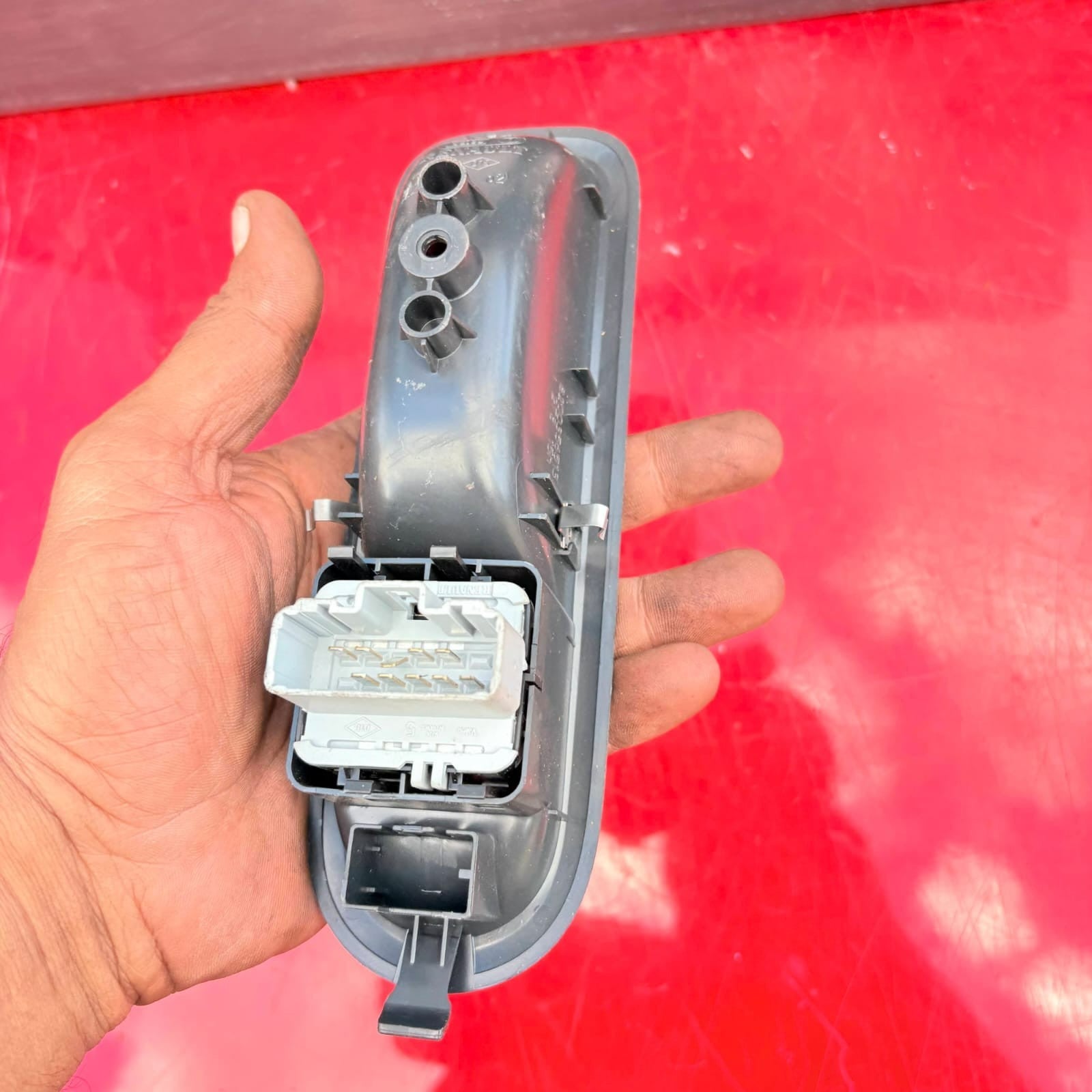 RENAULT CLIO MK3 2011 & TWINGO DRIVERS SIDE FRONT ELECTRIC WINDOW SWITCH OSF