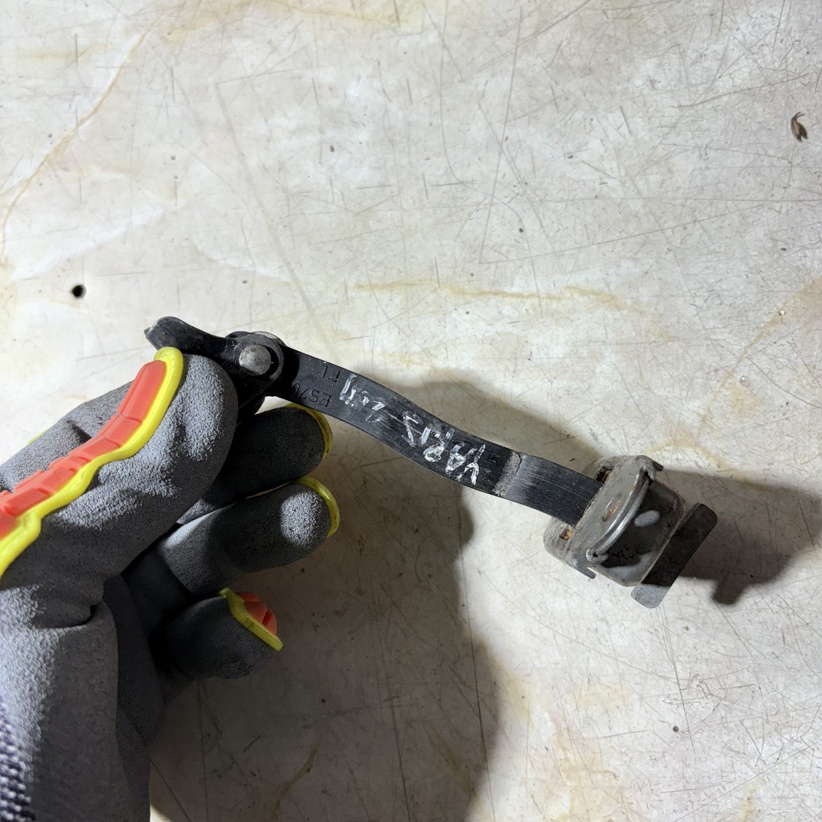 TOYOTA YARIS 2005-2011 LEFT FRONT PASSENGER SIDE CHECK STRAP