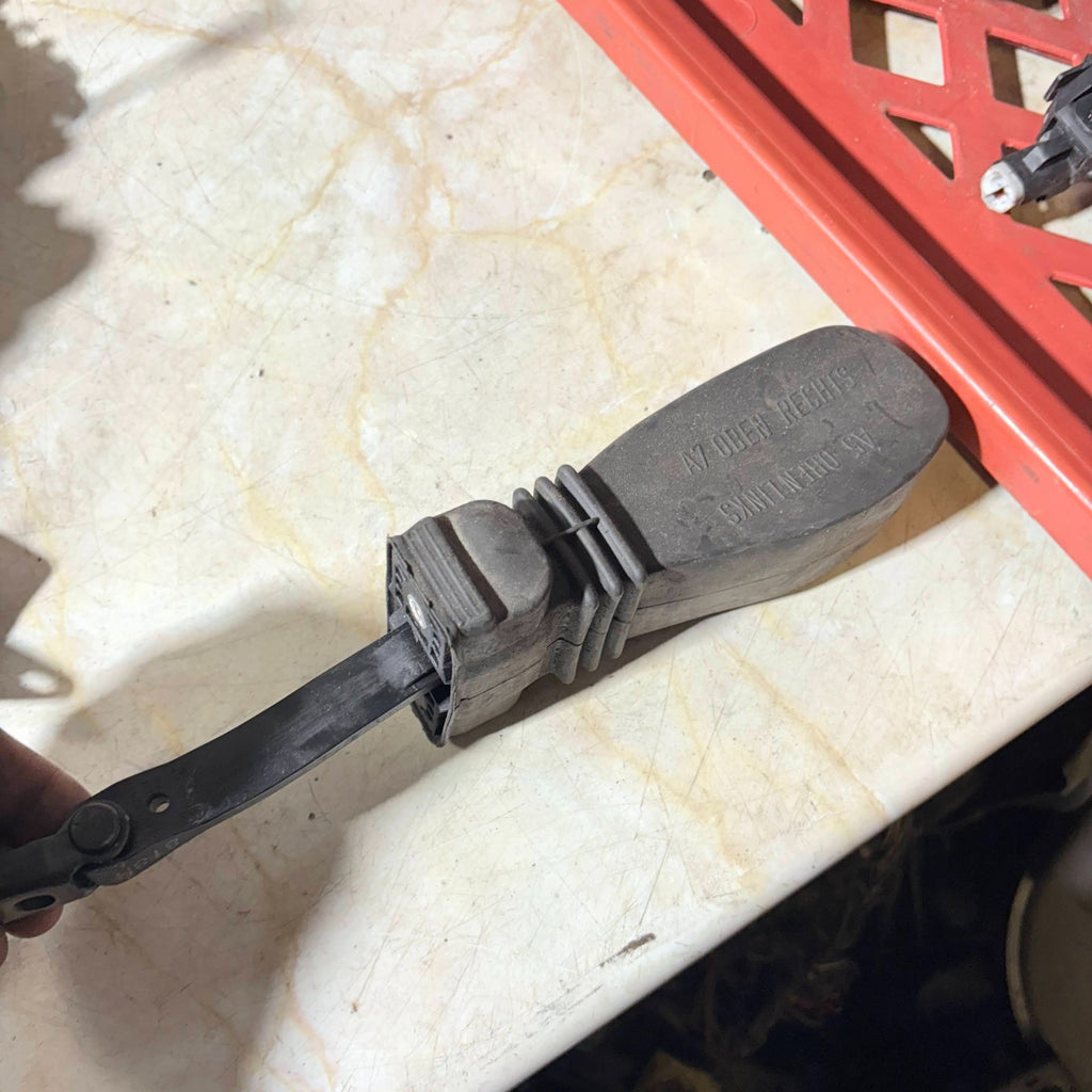 08-15 AUDI A5 8T PASSENGER REAR LEFT DOOR CHECK STRAP