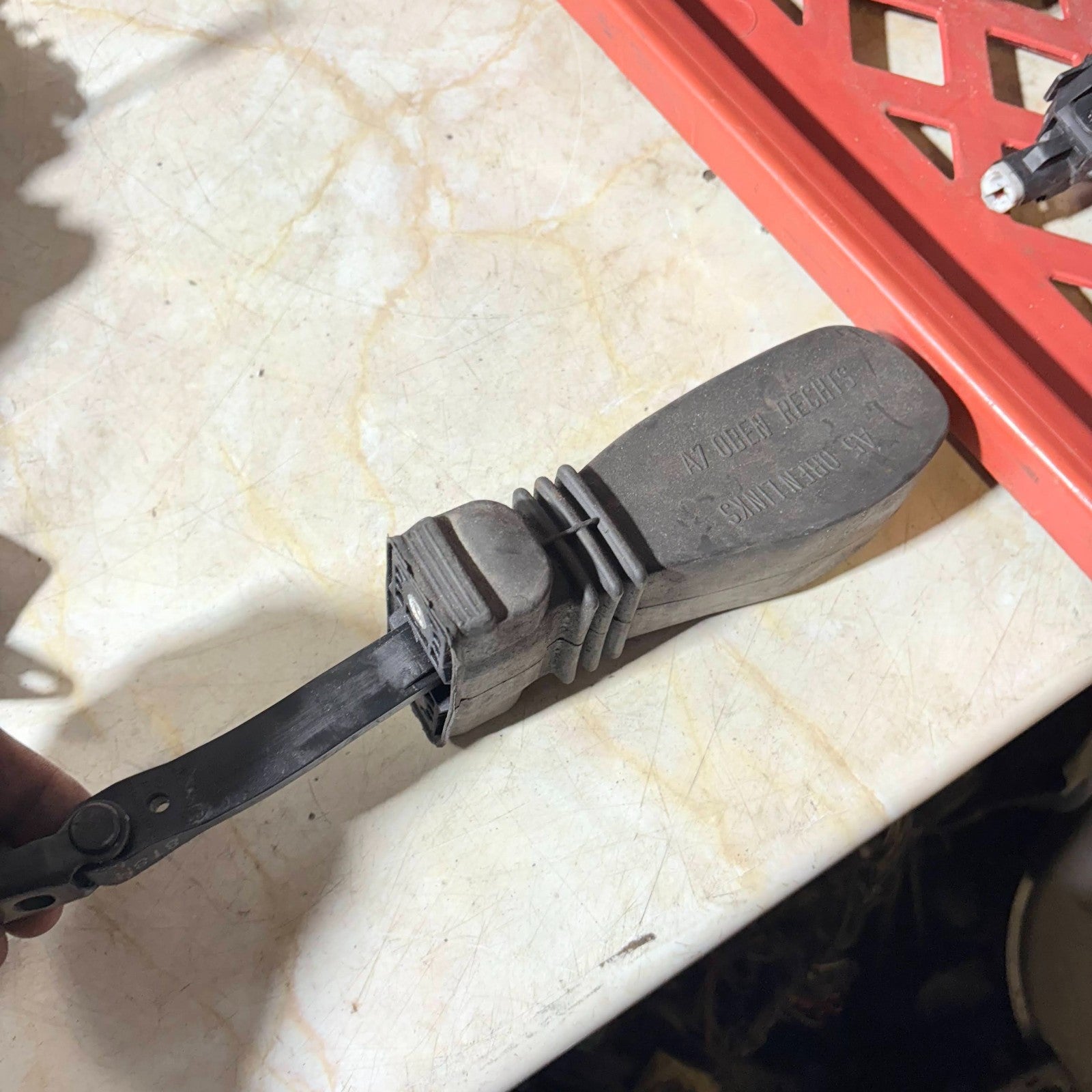 08-15 AUDI A5 8T PASSENGER REAR LEFT DOOR CHECK STRAP