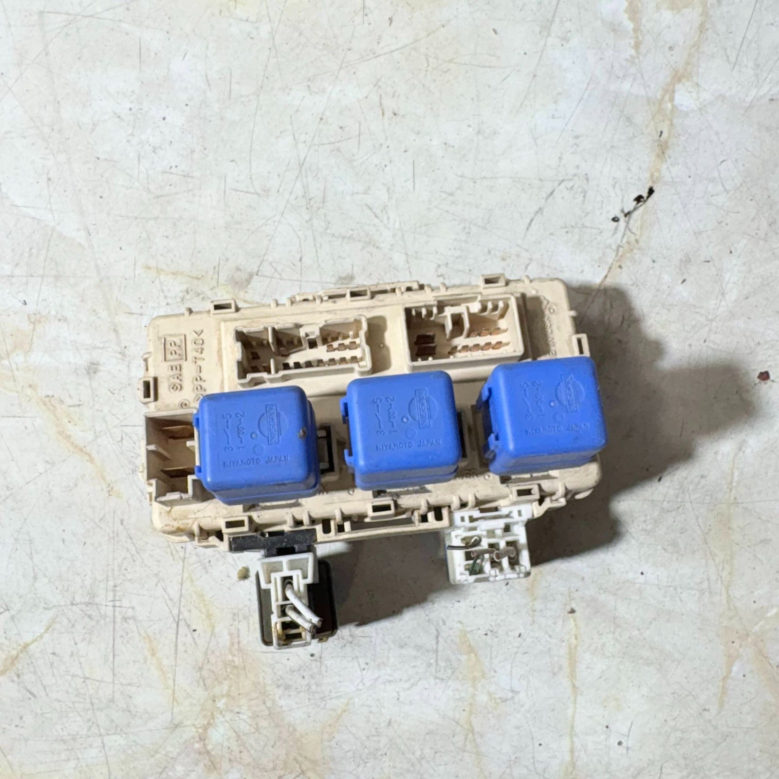 NISSAN X-TRAIL 2001-07 UNDER BONNET FUSE BOX BOARD