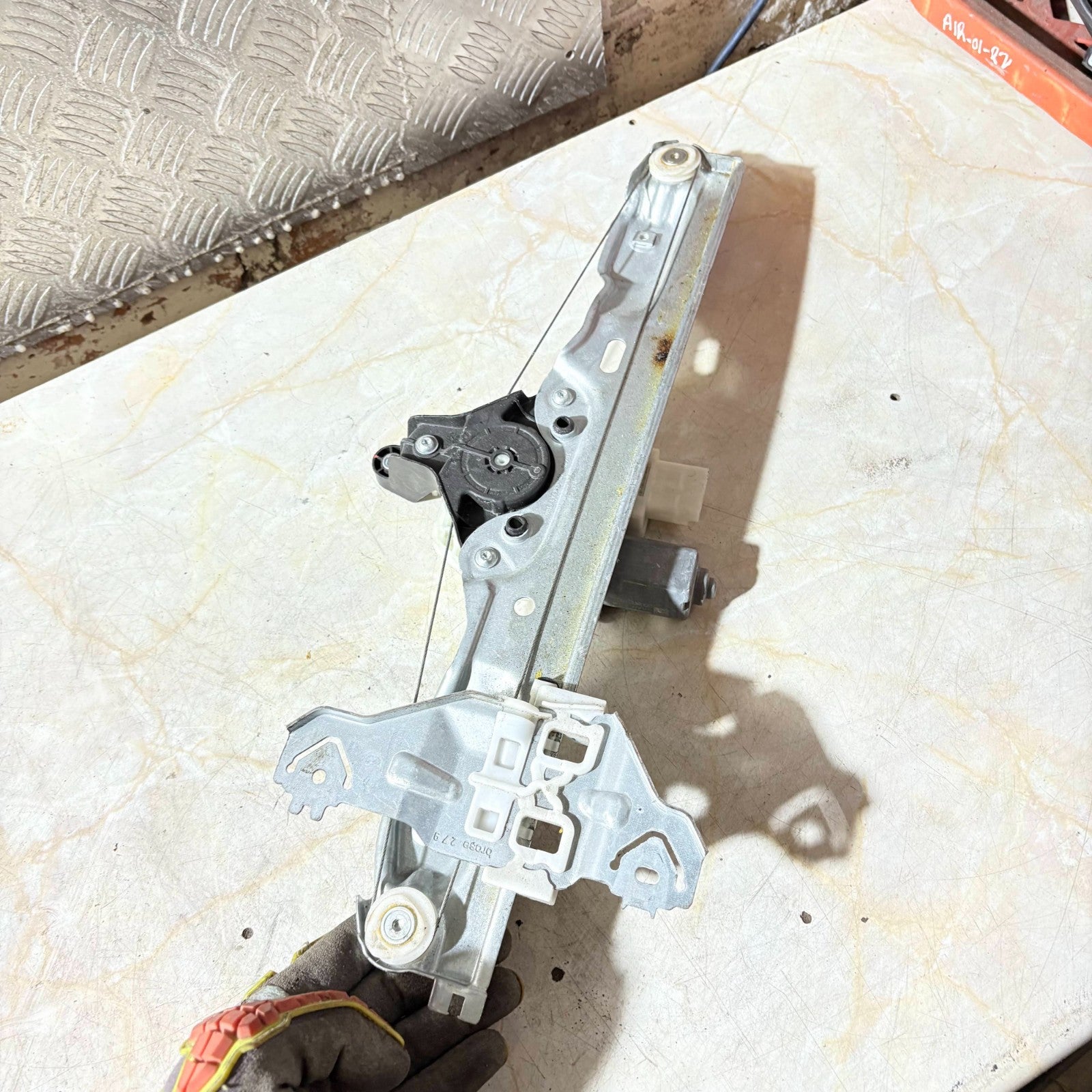 NISSAN QASHQAI WINDOW REGULATOR REAR DRIVER SIDE OFFSIDE 2014-2021 82700 HVO0C