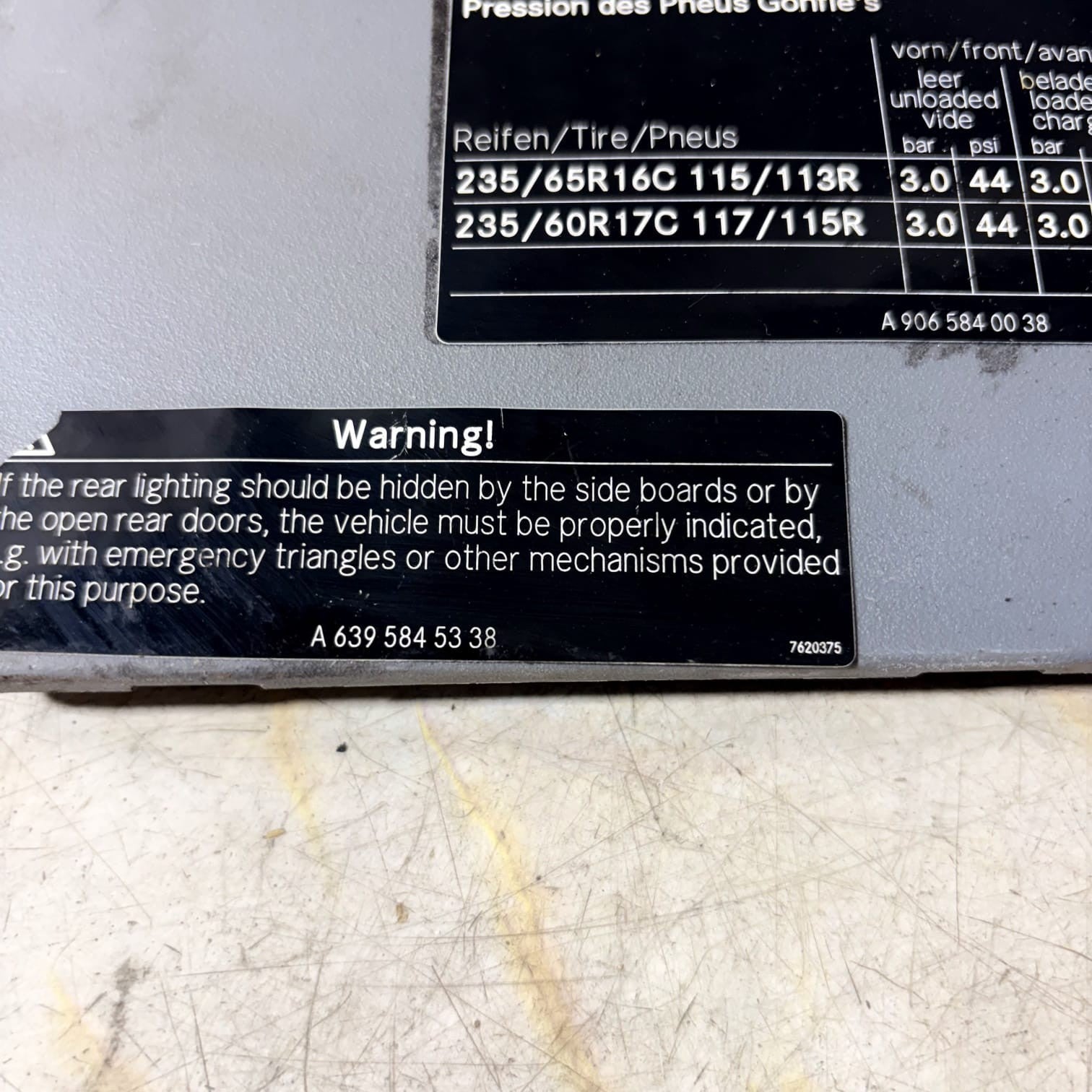 MERC SPRINTER 314 W907 (2007) SEAT BASE BATTERY FUSE COVER A6395845338