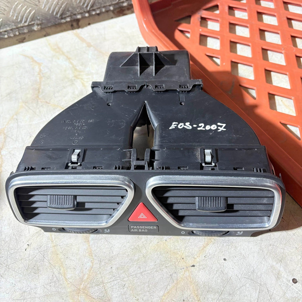 VOLKSWAGEN EOS 2007 CENTER AIR VENT 1Q0819735C 1Q0 819 735 C