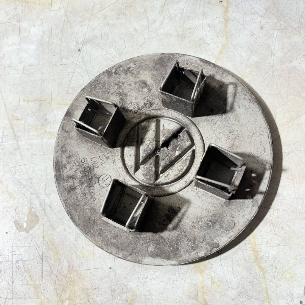 VW Polo 6N 1995-2000 + Caddy 9K 1996-2003 4 Stud Wheel Centre Cap 6N0601149A