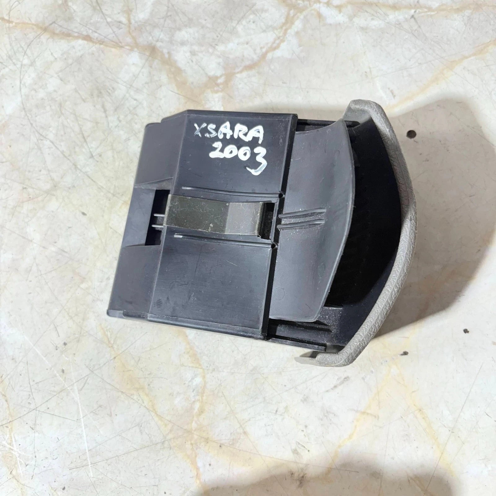 Citroen Xsara Picasso N68 Front Centre Console Ashtray 2000-2003 9635581577