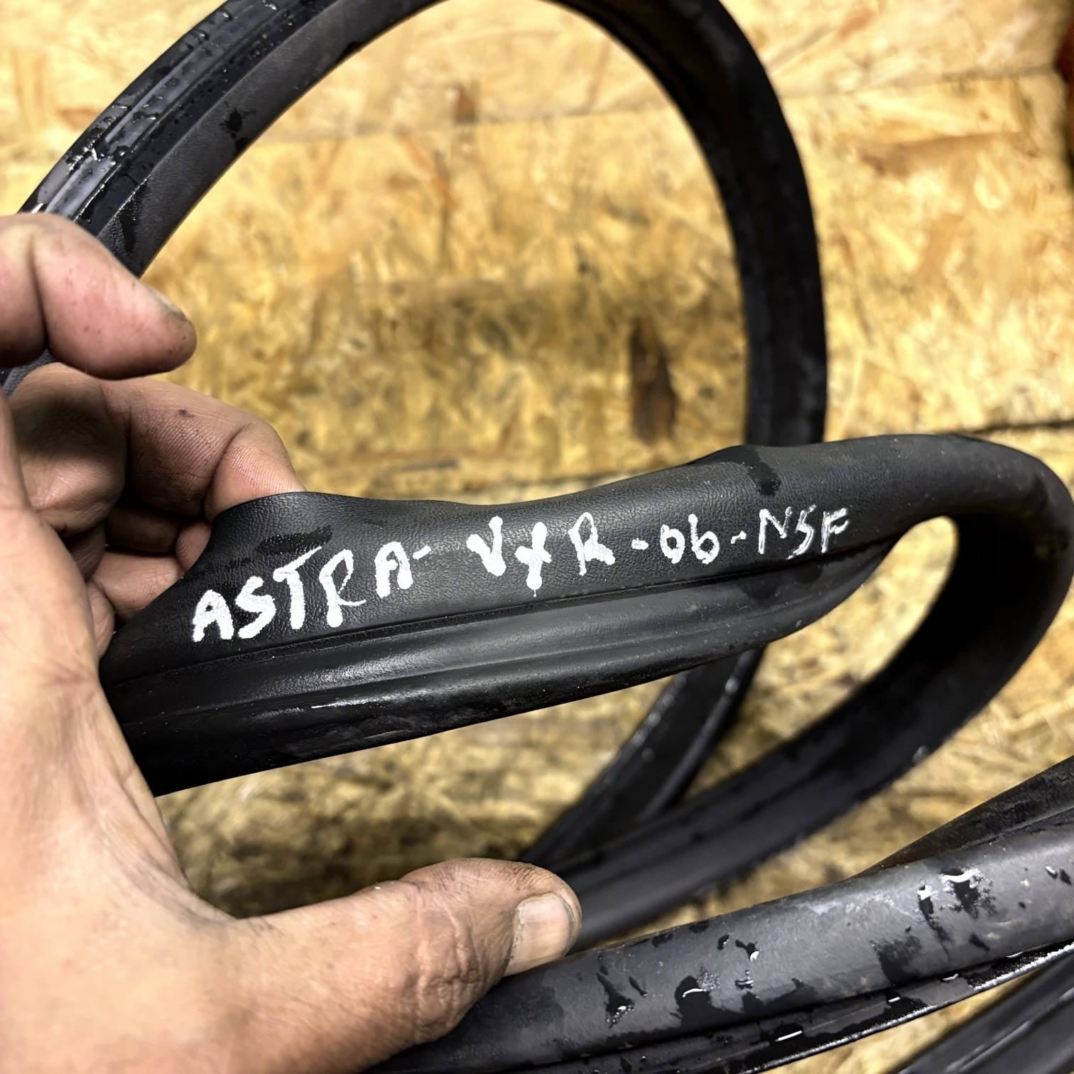 VAUXHALL Astra H VXR MK5 Passenger Left Front Door Rubber Seal 2004-2010