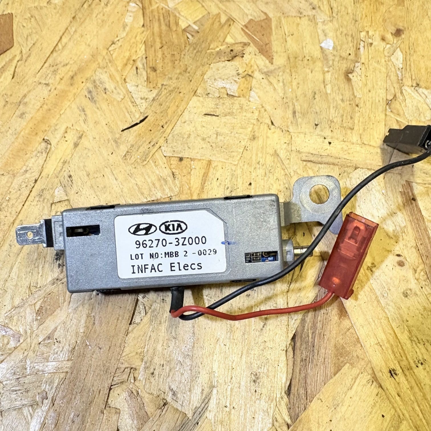 Hyundai i40 VF Saloon 2012-2019 Rear Glass Aerial Antenna Amplifier 96270-3Z000