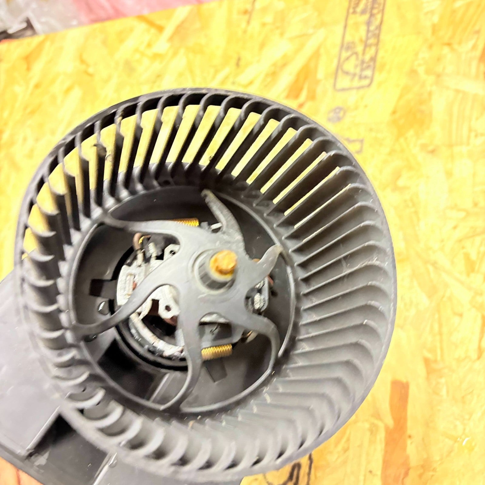 VOLKSWAGEN BEETLE HEATER BLOWER MOTOR FAN H35657880E