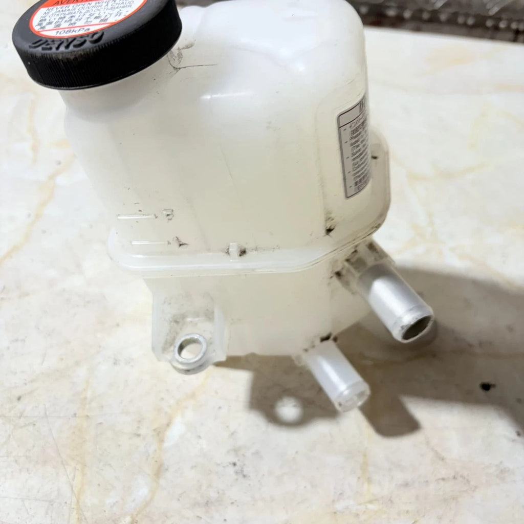 TOYOTA PRIUS 2013 1.8 HYBRID HEADER WATER COOLANT EXPANSION BOTTLE TANK & PIPE