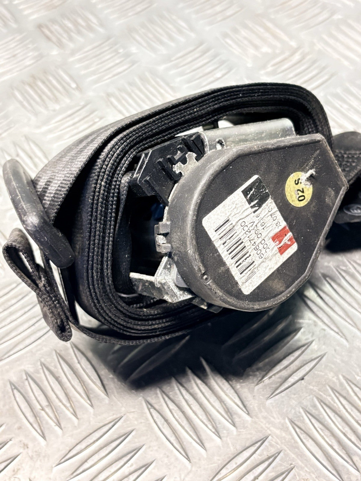 VW Golf Mk5 MkV 04-09 Rear Left Seat Belt Passenger 5dr 1K6857805N